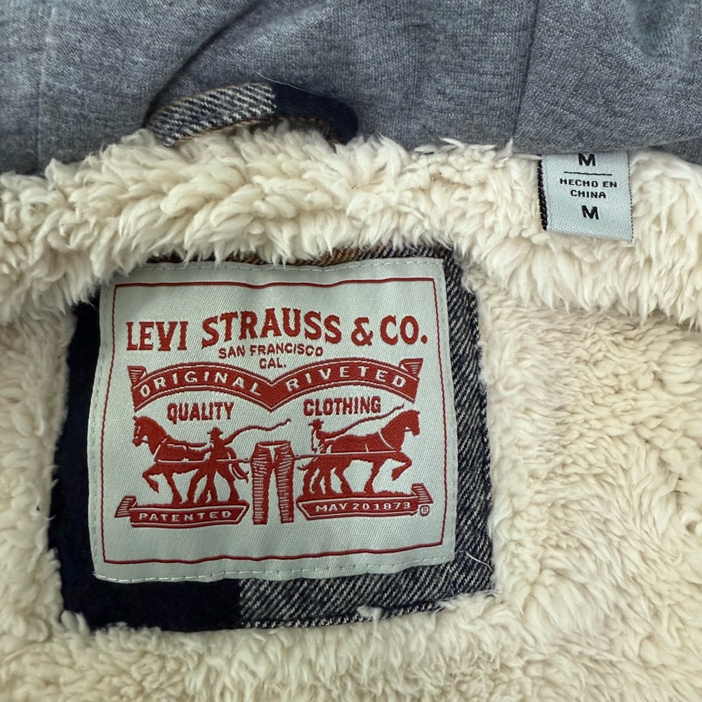 BNWOT Unisex Levi's Cozy Sherpa-Lined Jacket With Attached Hood Size M - Picture 6 of 12